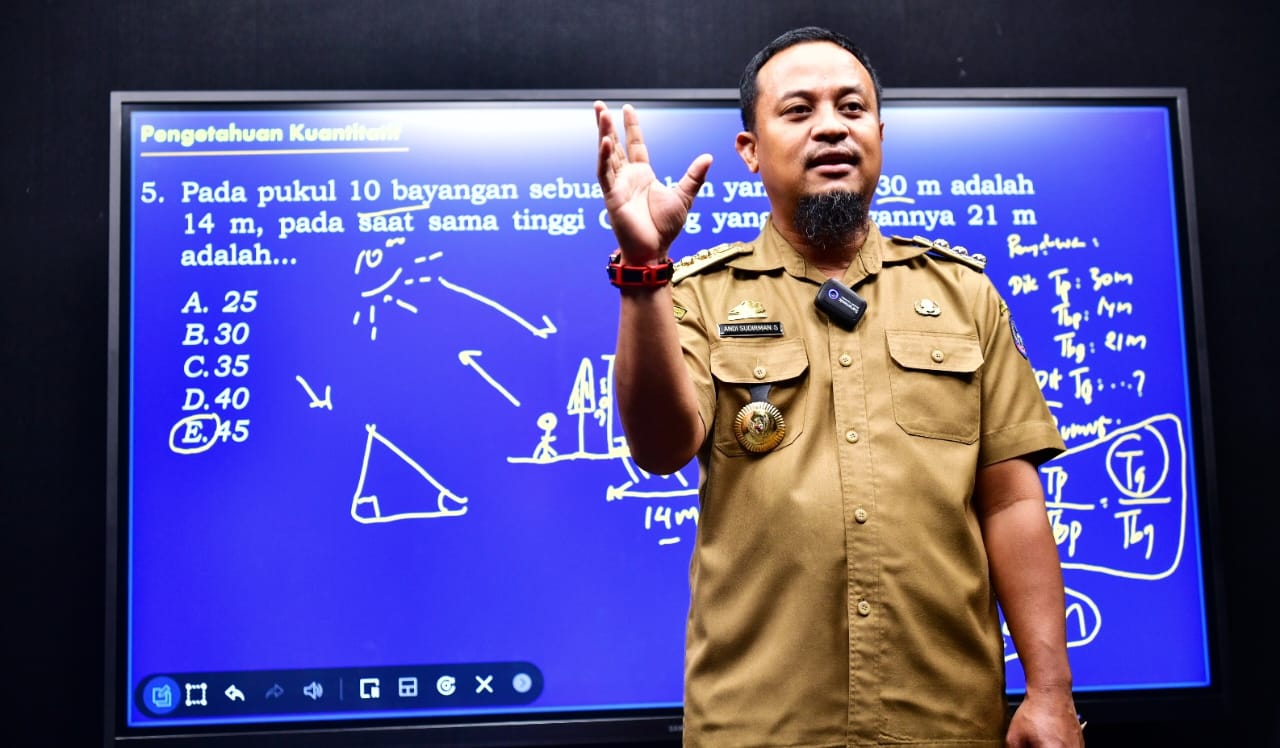 Andi Sudirman Ngajar 1.000 Kelas SMA se-Sulsel Melalui Smart School